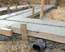 Baustelle eines defekten Drainagesystems